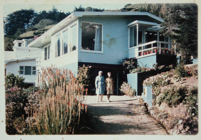 Robert and Freda McPherson outside Ravenswood Rd