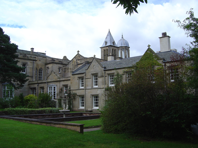 Front of Edmond Castle