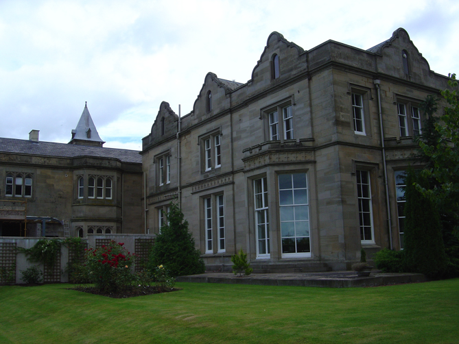 Back of Edmond Castle