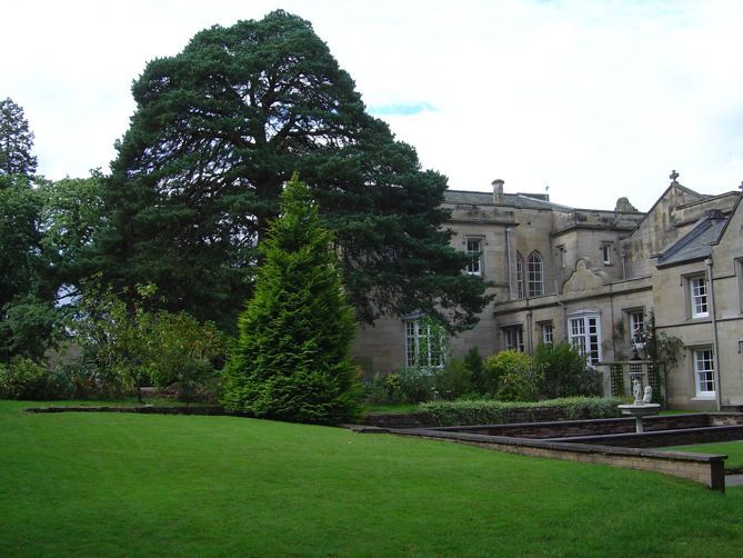 Front of Edmond Castle