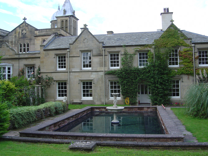 Pool in front of Edmond Castle