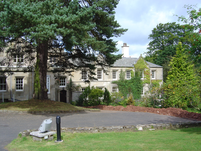 Front of Edmond Castle