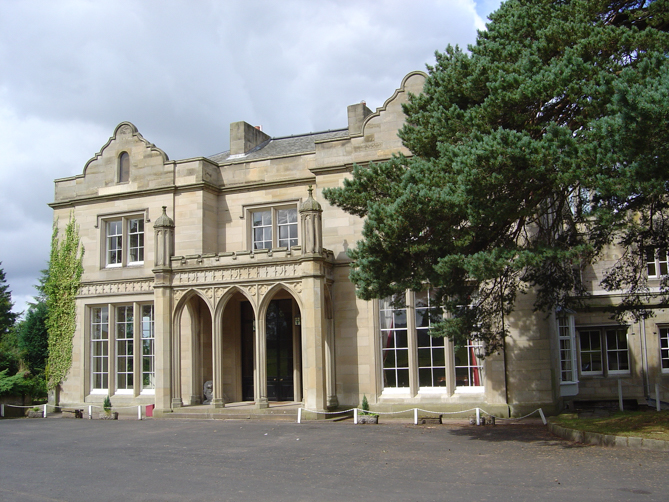 Front of Edmond Castle